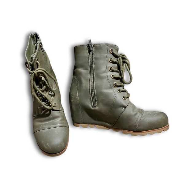 Unionbay Lace-Up Combat Wedge Heels - Picture 4 of 4